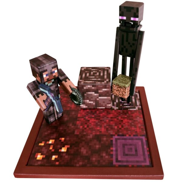 Steve v netheritovém brnění a stojící enderman drží blok trávy.